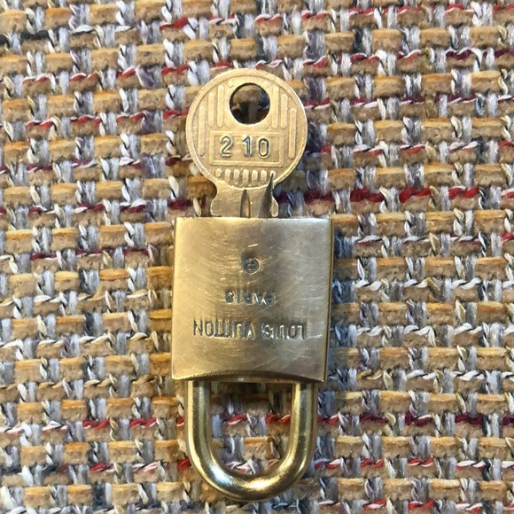 Vintage LV Louis Vuitton Padlock Lock & Key 210 - Picture 7 of 7